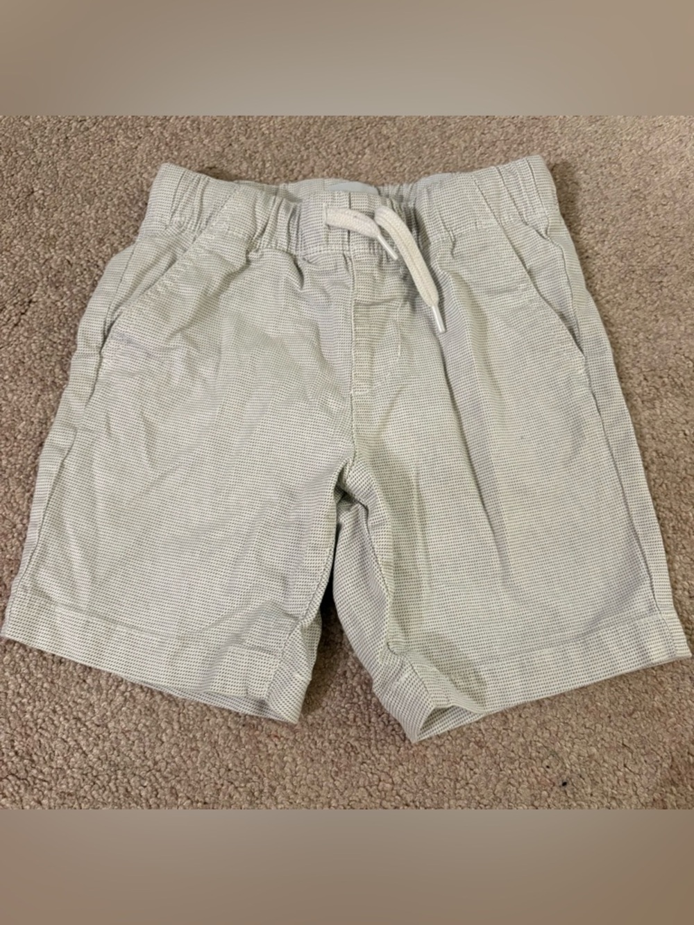 Old Navy boys size 5 Casual Drawstring Shorts in Light Sage